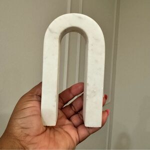 Elegant White Marble Arch Decor